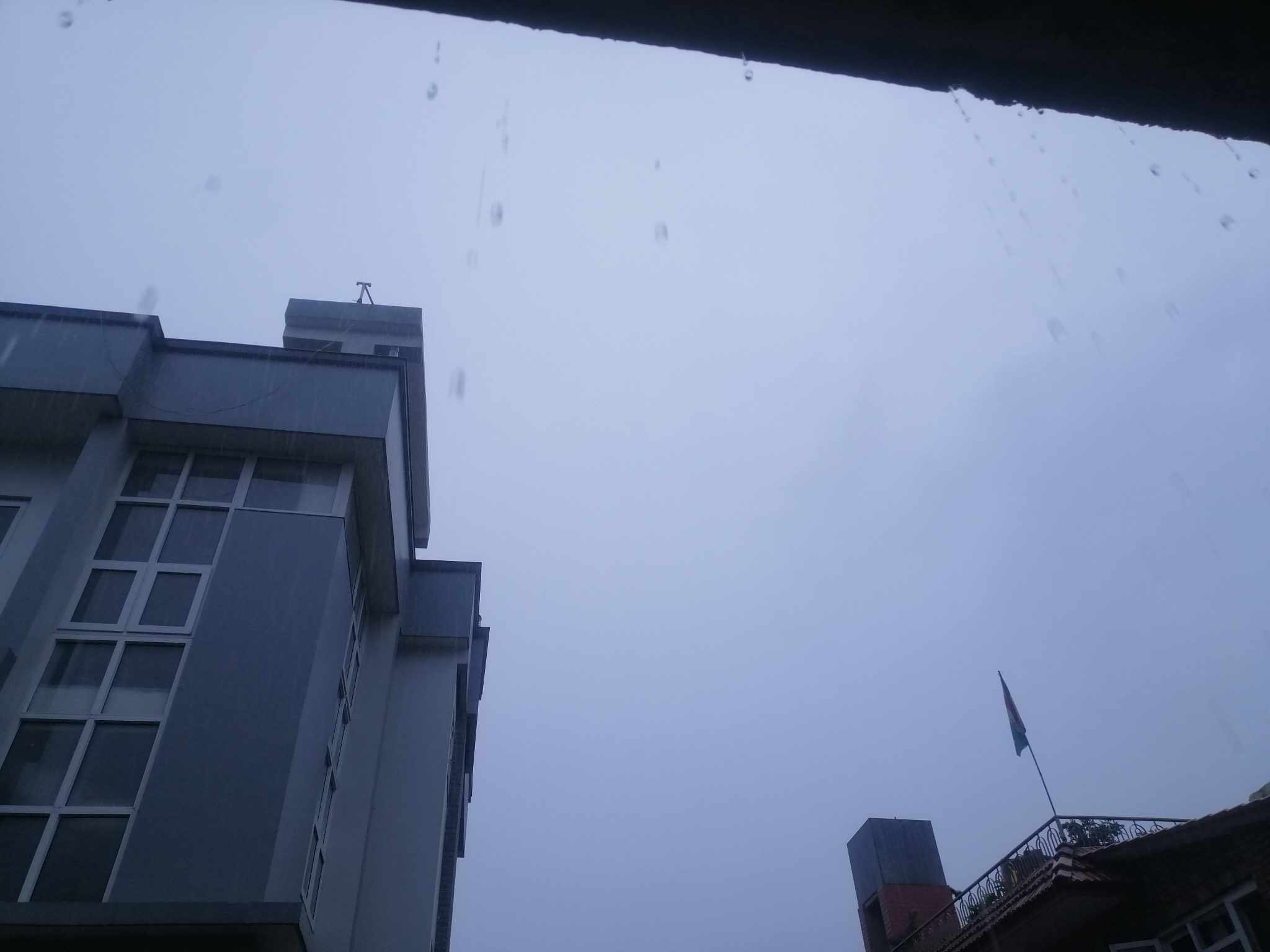 काठमाडाैंमा वर्षा, अन्त कहाँ-कहाँ पर्दैछ पानी ?